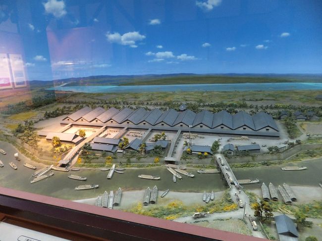 かつての山居倉庫の様子を模型で展示してあります。