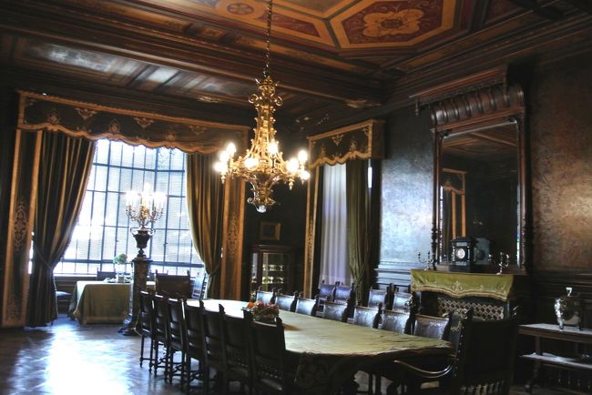 この博物館には、かつてマゼラン海峡と共に栄えた豪華絢爛な調度品などが展示されています。