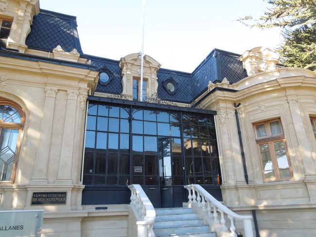 何故現金が入っているのか聞いてみたところ、これから行くマガジャネス州立博物館は、チリのお金しか受け付けてくれないそうなのです。