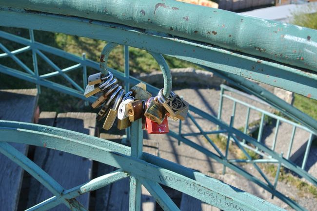 そしてこれは、恋人たちが付けていったもの。