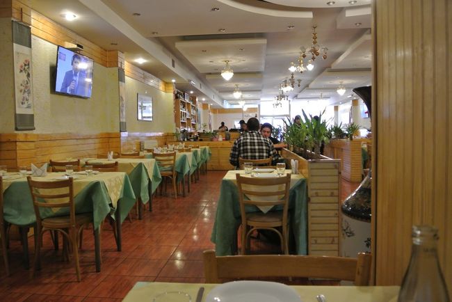 目星をつけていた、ビュッフェレストラン・アルコ　イリスに行きました。<br /><br />店の雰囲気は、中華料理店なのか？<br />という雰囲気です。<br /><br />