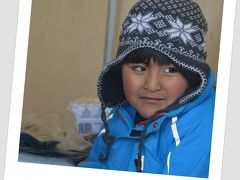 【題名：......パン屋のお店番.....】

男の子か女の子か....わからず.....。


まあ帽子といい青い服といい..男の子....だったんかなぁ..？