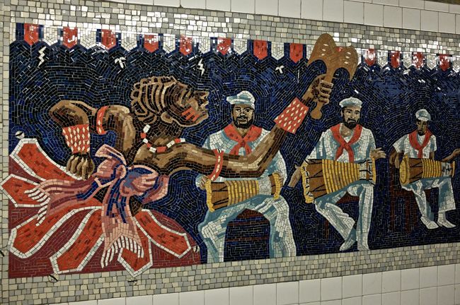 HARLEM: A Century in Images ニューヨーク ハーレム 2年前、ニューヨーク、ハーレム 125番街の店々のシャッターに絵