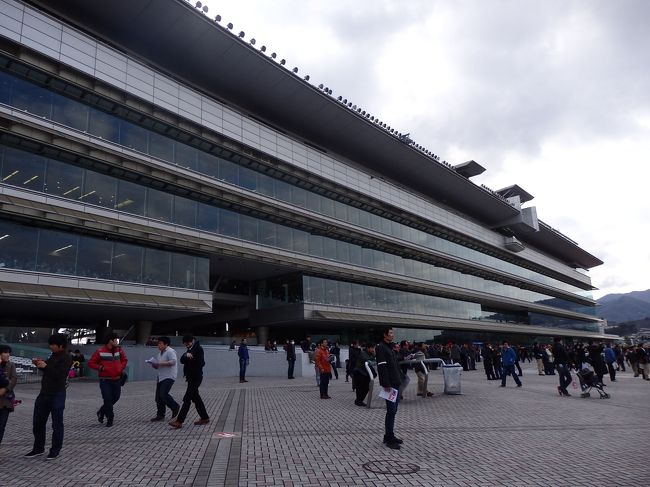 ・阪神競馬場　<br /><br />メインスタンド。