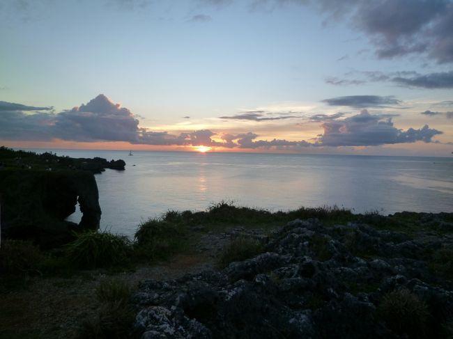 サンセットを見るために万座毛へ行きました。