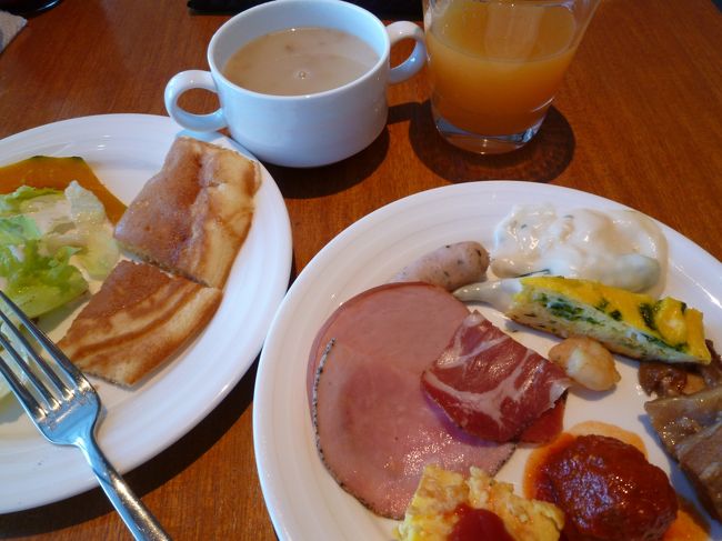 ホテルへ戻り、朝食バイキングたべました。<br />美味しすぎて食べ過ぎました。。