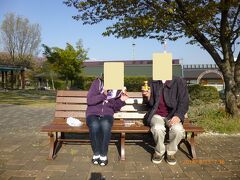 中央自動車道　双葉ＳＡ

自宅をＡＭ6：00出発
双葉ＳＡで休憩、朝食タイム
売店でドーナツを購入、缶コーヒーでブレイク

桜の樹の下なのですが、甲府では葉桜になっています。

食事を済ませて、河口湖目指してGO！