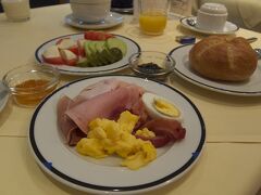 ミュンヘンで宿泊したホテル メイヤーは前回に引き続き2度目の宿泊。少々外の通りの音が気になりましたが、駅から近く朝食の食事も比較的豊富で美味しかったです。

今日のノイシュヴァンシュタイン城へ行く前にしっかり食事していきます。