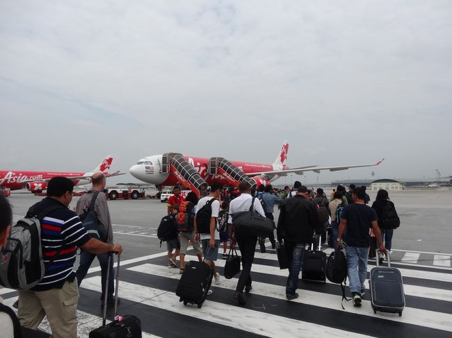 前の人について行って、無事、ネパール・カトマンズ行きの飛行機へ