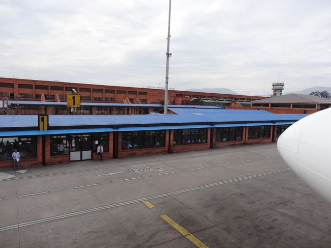 カトマンズ空港にランディング