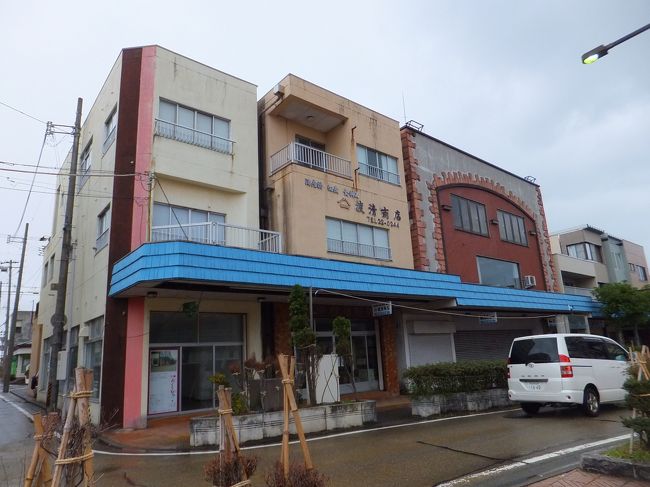 映画にも使われたらしい酒田の商店街の建物。
