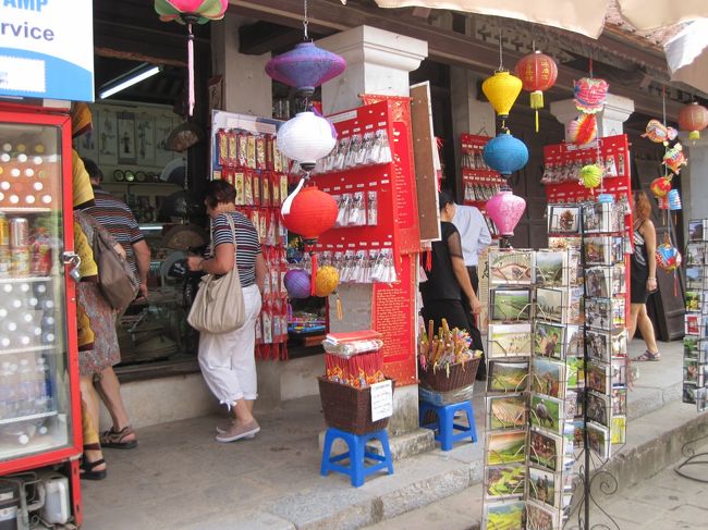 お土産店!!  可愛い小物が有ったけど、<br />買って帰っても其っきりと思い、購入せず｡