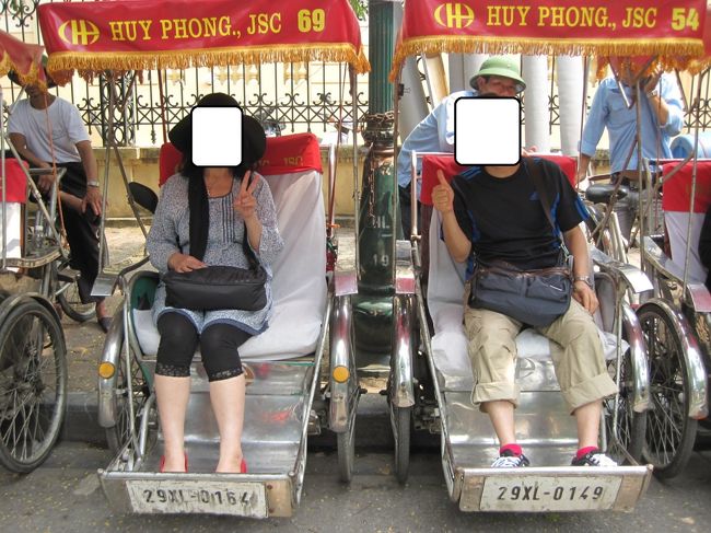 さぁー!   シクロで旧市街をドライブです｡ルンルン♪