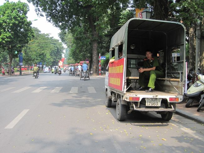 軍隊さんの車と並走。