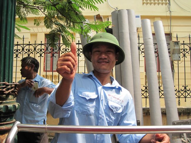 この方が、やまかつのドライバーさん<br />ベトナム語で説明してくれている様でした。<br />全く判りません!!   頷いて判ったふりしてごめんなさいm(__)m