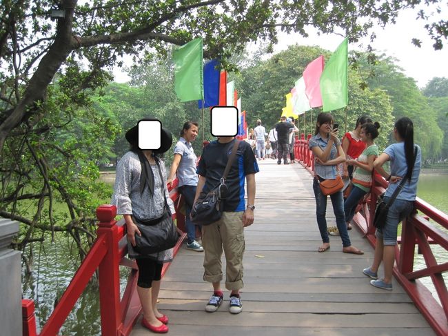 ホアンキエム湖の玉山祠です。(だと思います。)