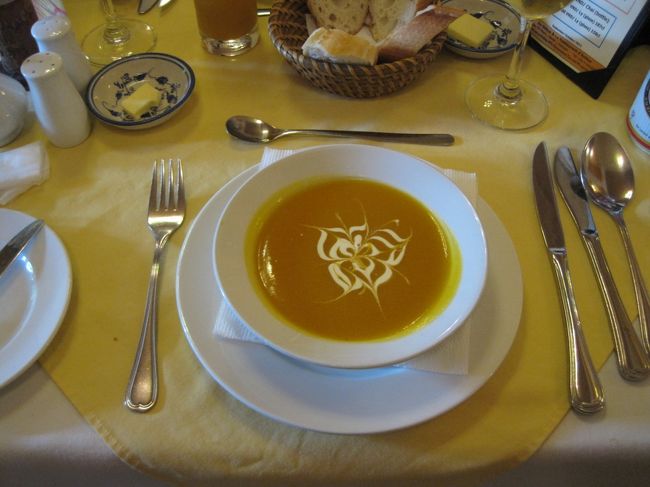 続いて冷製パンプキンスープ<br />コクがありサッパリして美味しかった!!