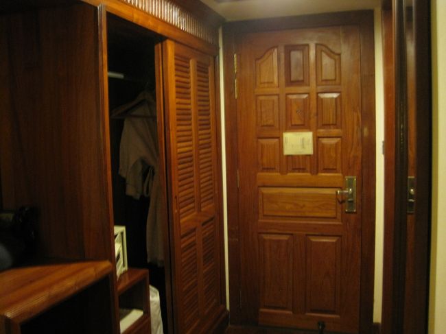 ホテルは、凄くシックな南国の森の中に居る様な雰囲気のお部屋です。