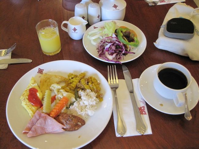 このホテルの朝食は、種類が豊富です｡<br />やまかつママも『野菜が沢山!!』って喜んでました。