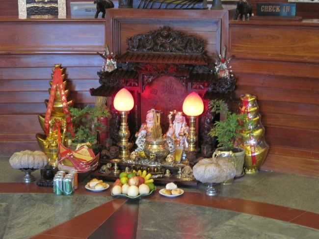 ホテルのロビーです｡<br />コチラも信仰心が、厚いのデスネ!!
