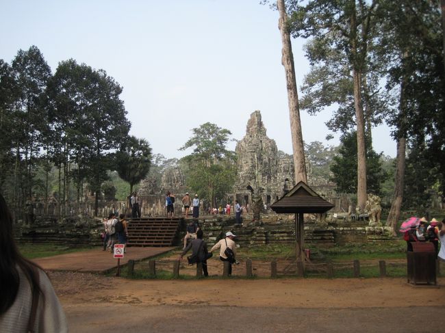 午前中は、アンコールトムです｡<br />実は、アンコールワットよりも大きい遺跡です｡<br />知りませでした。