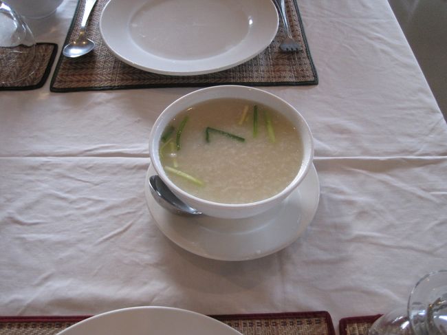 お昼ご飯は、アモック料理です。<br />以外と日本人の口に合うのでは!?<br />唐辛子系のダメなやまかつには good!!です。