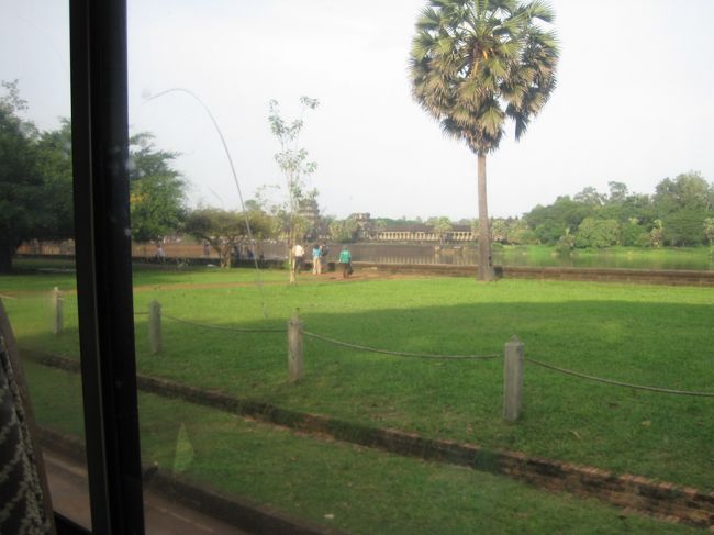 この先に簡単なセキュリティゲートが在ります。<br />聞くところによると、『遺跡を盗む輩が居る』とのことで海外への販売目的とか｡<br /><br />