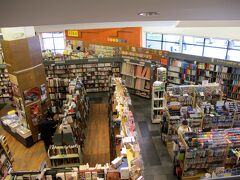 宇和島屋の中には、なんと紀伊國屋書店があります！！
日本の本や文房具がたくさんあります。
バンクーバーには日本の本屋がないので、うらやましいです。