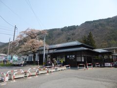 JR篠ノ井線の田沢駅。

光城山の登山口の案内が見当たらなかったので、取り敢えず北に向かって歩きました。