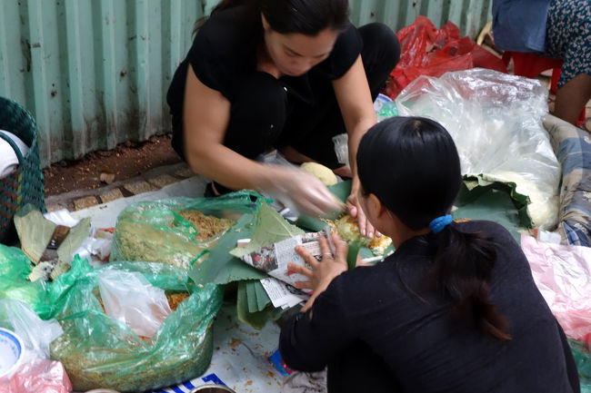 ハノイ：ホテル周辺<br /><br />　朝食を求めて集まる、ジモピー