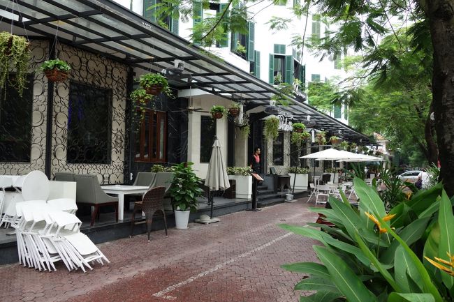 ハノイ：ホアビンホテル<br /><br />　隣の、オープンカフェ