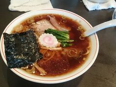 お目当てのラーメン。

青島食堂 曲新町店へ。この青島食堂さんは駅前店もあるのですが

次の電車まで１時間あるため少し歩いてメインっぽいお店のほうまで来ました。

あっさりスープで麺はモチモチです。さっぱり食べれておしかった。