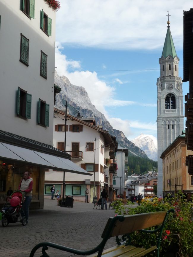 イタリアの避暑地<br />コルティナダンペッツォに到着　街中を自由に散策しました<br /><br />記念に　銀細工のペンダントヘッドを買いました