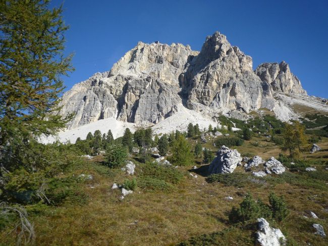 五日目の朝です<br /><br />町を囲む山々