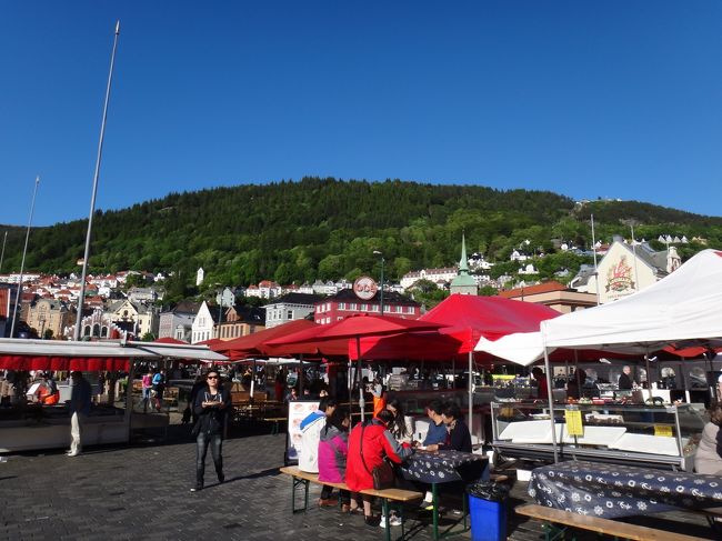 Bryggen のむかいの　魚市場。