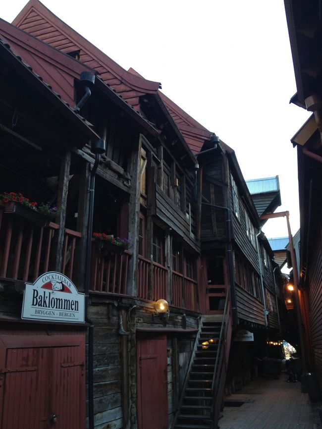 ブリッゲンの建物の間は、こんな感じ。