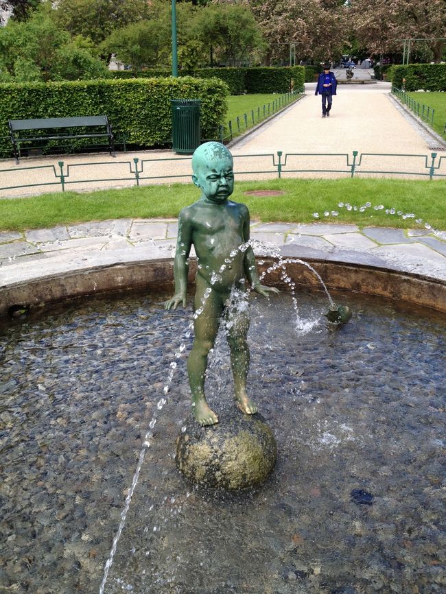 小便小僧、じゃなくて、　小便かけられ小僧。　