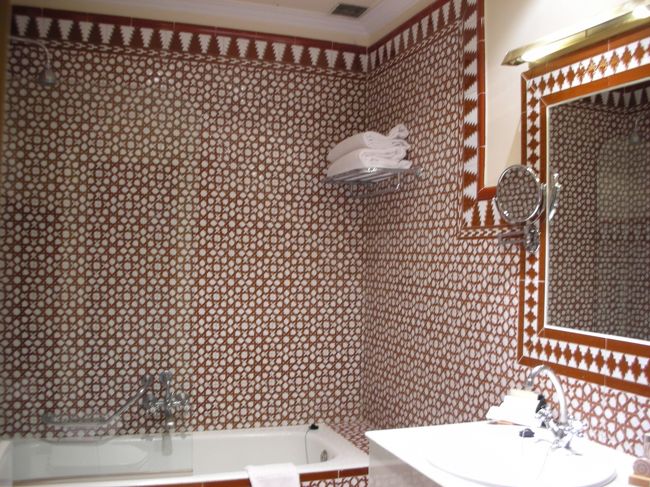 浴室内にもこのようにタイルが貼ってあります。