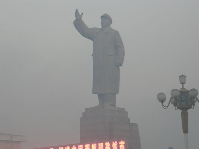 最近、なかなかお会いできなくなってしまった像ですが、カシュガルにはまだありました