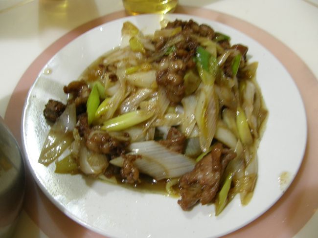 トルファンのレストランで昼食<br />ウイグル料理は意外（？）と野菜がたくさんでヘルシー