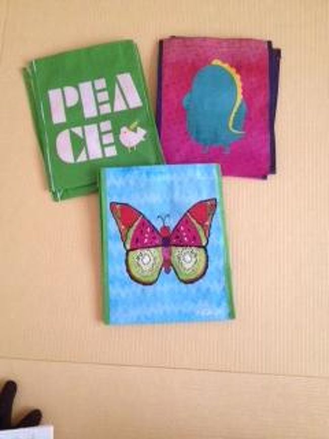 ホールフーズの１＄エコバック裏側も可愛い