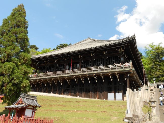 大仏殿から左へ上がり二月堂へ。