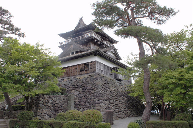 これから入る丸岡城です。<br />