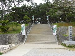 座喜味城跡【世界遺産・史跡】
譲佐丸築城、15世紀前半、沖縄最古のアーチ形石造門、丘上からは東シナ海が見渡せます。