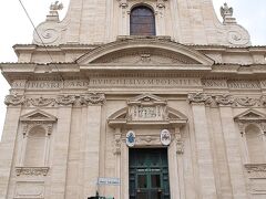 サンタ・マリア・デッラ・ヴィットリア教会到着♪
-Santa maria della vittoria-

絶対に訪れたかった教会で本当は４日目に行く予定だった。
せっかくなので教会の中へと進む。
