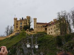向かい側にはルートヴィヒ2世が幼少期を過ごしたと言われるホーエンシュヴァンガウ城が見えます。