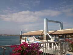 暑くもなく丁度良い感じで気持ちイイね。楽しい１日になりそうです。ってことで、初めての黒島へ出発〜(^^)