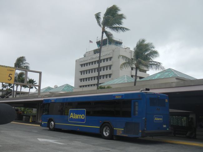 無事にアラモの送迎バスに乗って<br />一安心。<br /><br />ハワイ！また来るね〜！<br /><br />ウインダム社のタイムシェアを買いに<br />来るからね〜！<br />