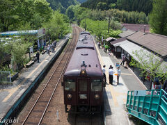 神戸駅、神戸駅と書いて「ごうどえき」と読む
陸橋ををわたってホームの反対側へ