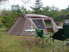 このキャンプ場はサイトの周りにも空間があり結構広々していますが今回は区画どおりの広さのサイトでした。
到着して30分ほどで設営完了しました。